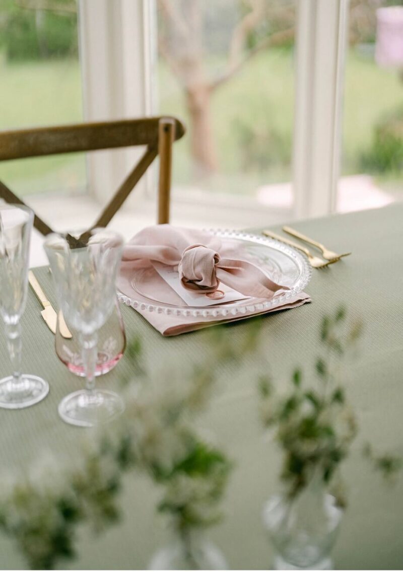 Imperial Olive Cloth + Dusky rose napkin