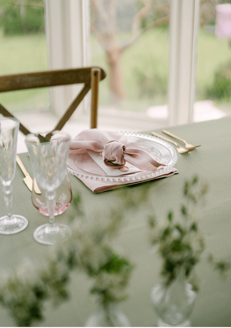 Imperial Olive Cloth + Dusky rose napkin